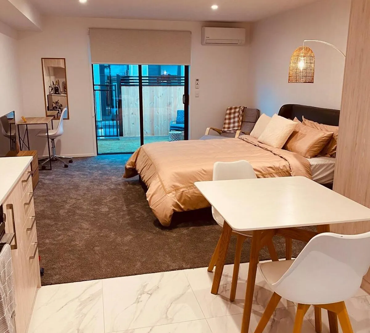 Urban Retreat In Central City Κράισττσερτς Διαμέρισμα